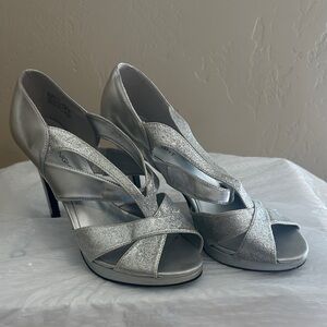 FIONI Clothing Metallic Silver Cross-Strap Heels